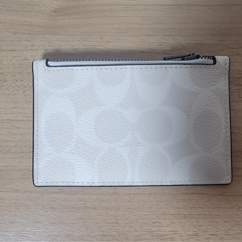 NWT COACH ZIP CARD CASE